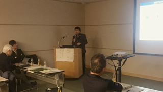 鈴木氏