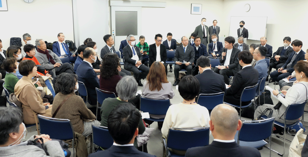 会場